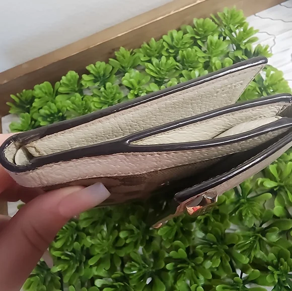 Gucci With COA Bifold Wallet - Picture 10 of 12